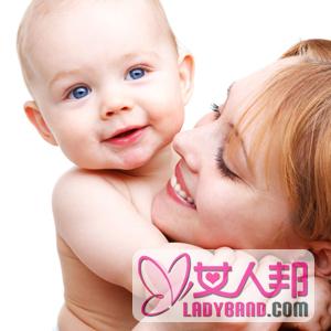 【宝宝几个月可以竖着抱】抱宝宝的正确姿势_抱宝宝的工具