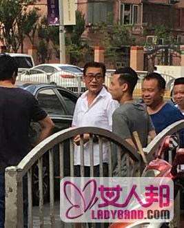 >梁家辉被开罚单 香港警界大咖遇到上海交警也没辙了