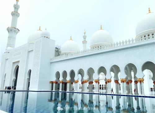 >阿布扎比扎伊德清真寺 阿布扎比:这里有世界上最昂贵的清真寺
