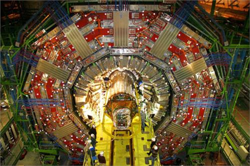 外媒:最大对撞机成功完成实验 &quot;微型黑洞&quot;引关注