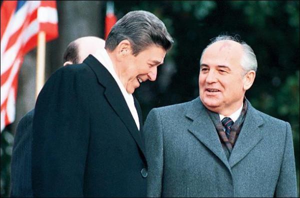叶利钦手指戈尔巴乔夫 戈尔巴乔夫回忆录披露:1987年叶利钦曾为要权自杀