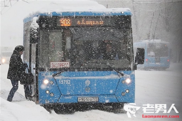 大暴雪袭击莫斯科 百年不遇降雪量破纪录