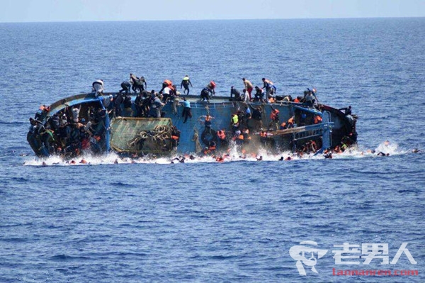 印尼渡船倾覆事故致16人死亡 船只涉嫌超载