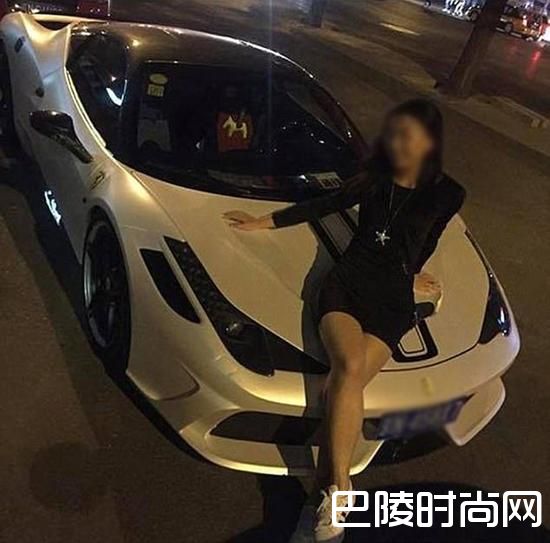 女子爬豪车拍照 车主撞见怒吼：滚下来