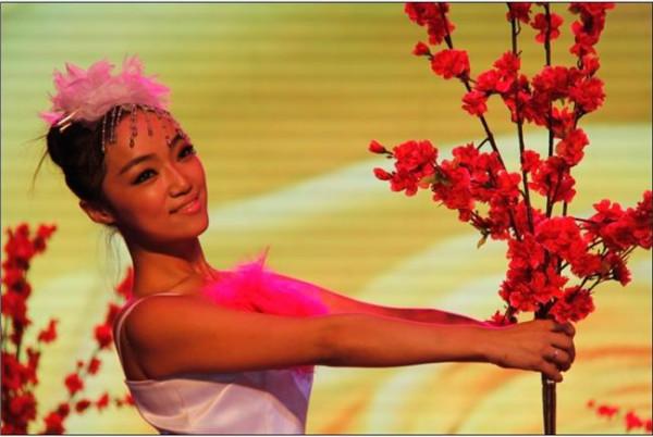 魏伽妮青歌赛 青歌赛明晚决赛 辽宁女孩魏伽妮代表重庆首个登台