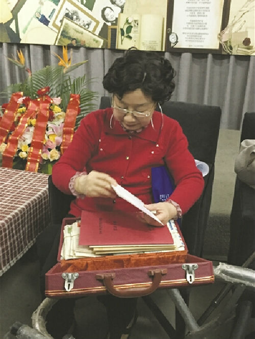 刘振国院士妻子 92岁南大院士冯端 为妻子写了60年情诗