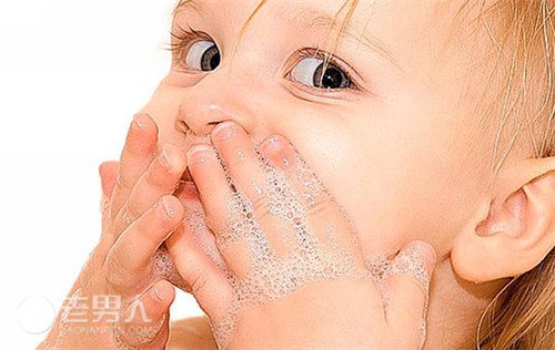 怎样给宝宝洗脸最好 好妈妈就该这么做
