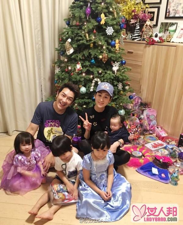 陈浩民一家布置圣诞树 4个孩子坐在一起画面温馨幸福
