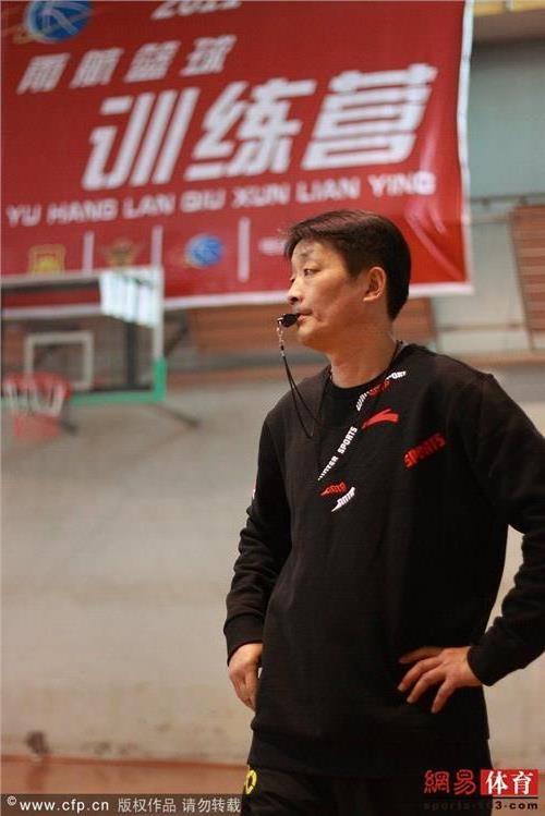 >王非篮球训练营十周年庆 新老学员教练齐上阵