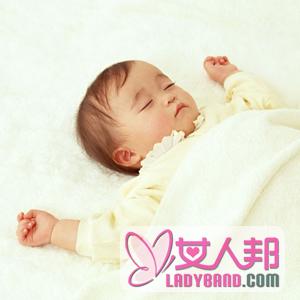 【婴儿枕头的选择】婴儿多大适合枕枕头呢_婴儿睡枕头应注意事项