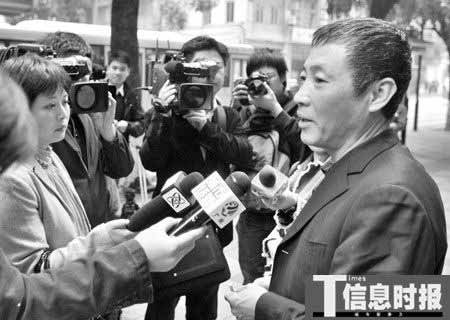 广州许霆案 广州律师加入许霆案辩护 许父称还不能还钱(图)