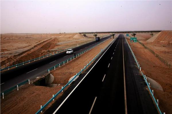 >甘肃白明高速公路建成 新疆东进缩短1000公里