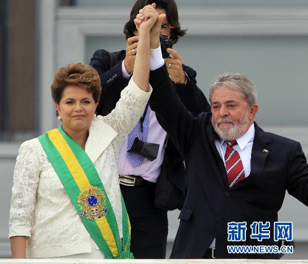 >罗塞夫女儿图片 网曝巴西女总统被剥光衣服图片 巴西女总统罗塞夫传奇一生