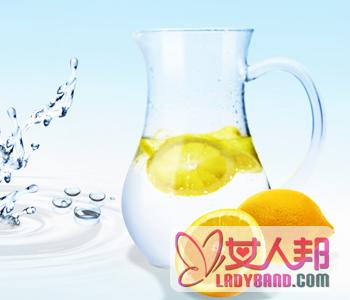 >【晚上喝柠檬水减肥吗】晚上喝柠檬水好吗_柠檬水什么时候喝最好
