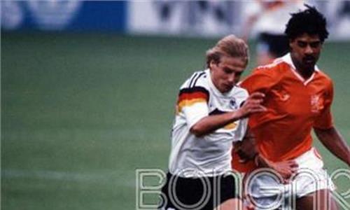 德国球员克林斯曼 德国足球历史八大前锋 克林斯曼为代表