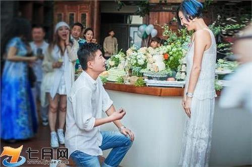 >【高曙光现任老婆照】高曙光比现任妻子王玲大几岁 王玲个人简历年龄照片