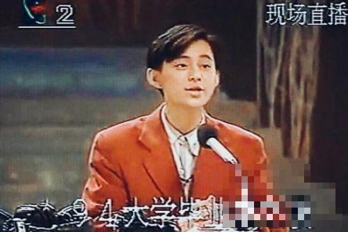 何炅晒24年今昔对比照片 配文：衣品好像也没什么长进