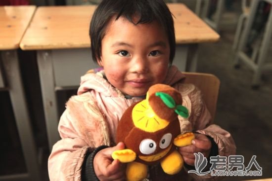 探访贵州留守儿童 以“分享”代替“捐赠”