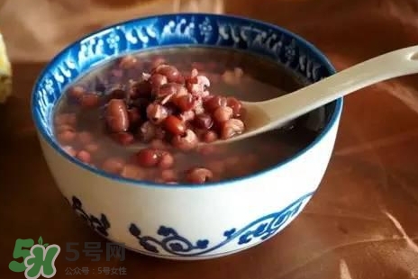 >红豆薏米粥的营养价值 红豆薏米粥的功效与作用及做法