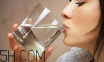喝酵素为什么要多喝水？辨别纯天然酵素和添加剂酵素