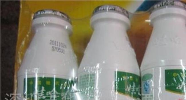 【ad钙奶多少钱一瓶】AD钙奶变身“最潮小红瓶” 国货品牌越来越会玩