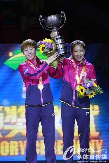 >2015苏州世乒赛:丁宁受伤仍战胜刘诗雯 再次夺得世锦赛冠军