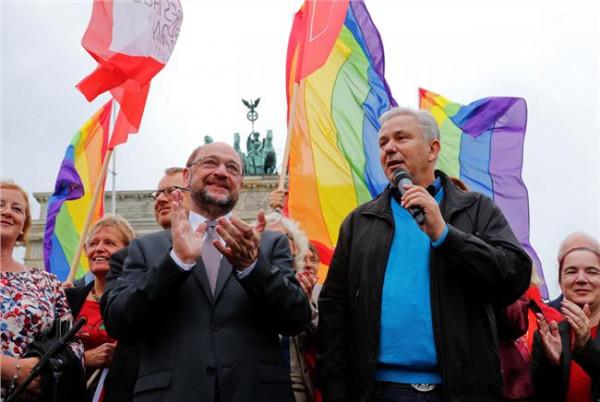 >张大同案件 张大同性侵 德国通过同性婚姻合法法案 大批非异性恋人士冒雨庆祝
