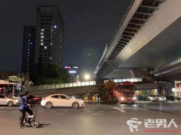 杭州天桥坍塌暂无人员伤亡 原因正在调查中