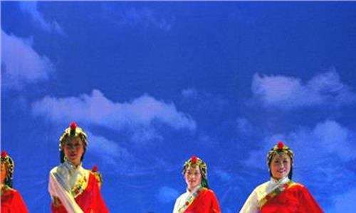 高原红试听 “越活越年轻”的高原红合唱艺术团