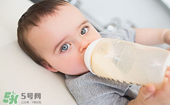 宝宝睡觉吃奶好吗？宝宝睡觉吃奶怎么办？