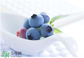 蓝莓和牛奶可以一起吃吗？吃完蓝莓可以喝牛奶吗？