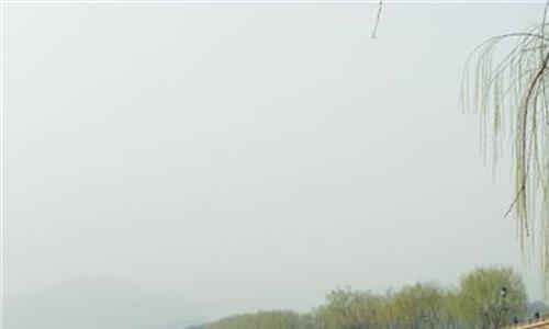 杭州西湖经纬度 绕着西湖走出杯形 杭州月徒步成西湖一景