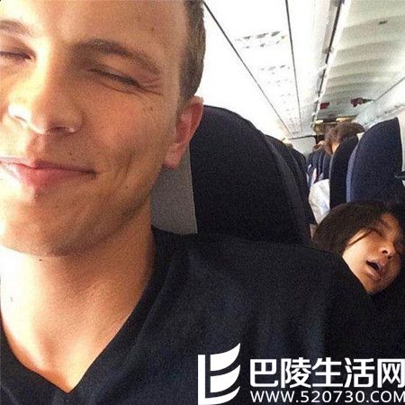杨颖在飞机上被拍到睡姿  《微微一笑》霸道壁咚井柏然