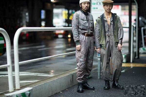 日本的大街小巷都是世界上最好的时尚之都，时装周的参加者们穿着各种精美的服装