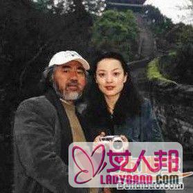 >张纪中婚姻情史揭秘 与小18岁央视导演樊馨蔓同居12年再婚