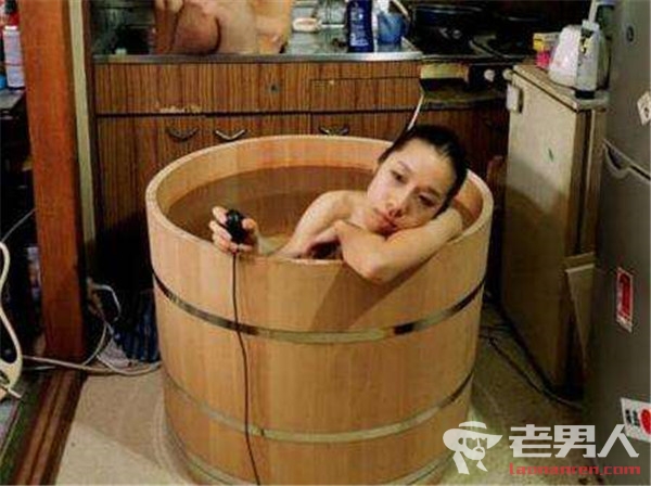 >自带浴盆到处泡澡 日本女子如此行为你能接受吗？