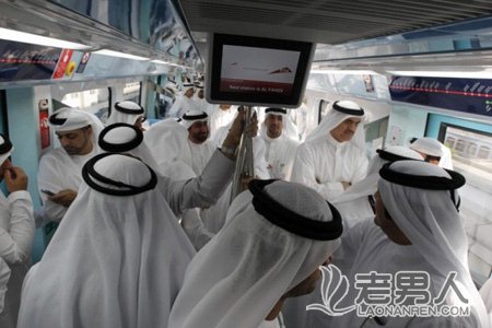 为庆祝公共交通日 迪拜送黄金鼓励民众乘公交