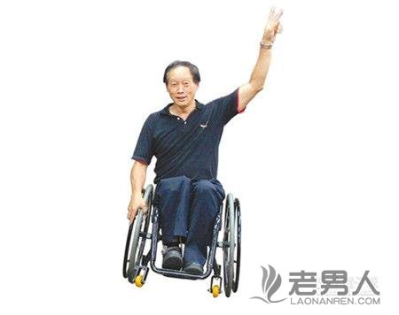 小儿麻痹患者跳“轮椅街舞”56岁阿伯加入 变身潮男