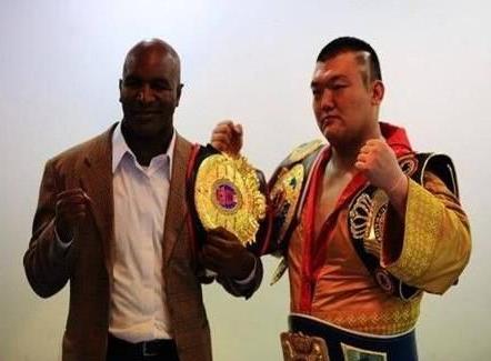 >张君龙挑战世界冠军 WBF世界拳击亚洲金腰带冠军赛 张君龙战五国选手