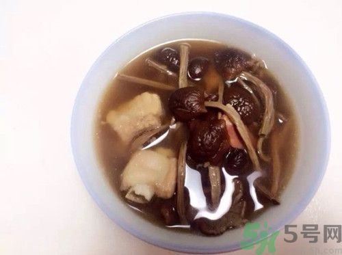 >茶树菇排骨汤孕妇可以吃吗?茶树菇排骨汤的做法
