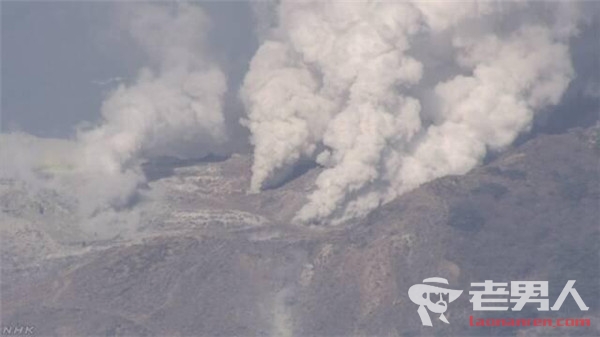 日本鹿儿岛火山喷发 火山烟尘最高达300米