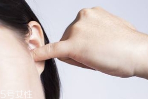耳屎很黏是什么原因造成的？基因遗传决定的