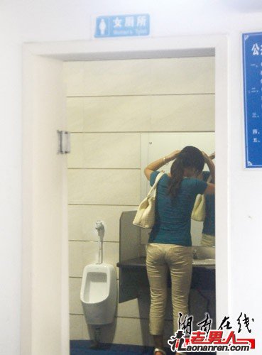 长沙“新概念”女厕所竟设男用小便池【图】