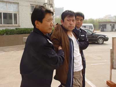 朋友网任晓峰 邯郸警方于任晓峰朋友家缴获200万赃款