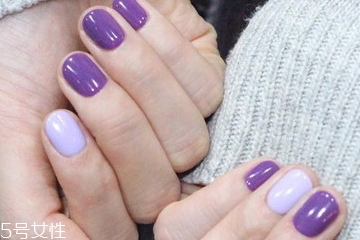 紫色指甲油适合黄皮吗 紫色指甲油怎么涂不显黑