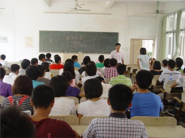 中国疾病预防控制中心艾滋病专家邵一鸣教授到海南大学作专题讲座