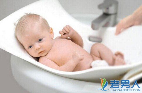 >新生儿洗澡禁忌 如何正确给宝宝洗澡