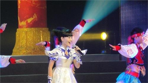 唱响中国滁州演唱会 乌兰图雅《套马杆》新版亮相