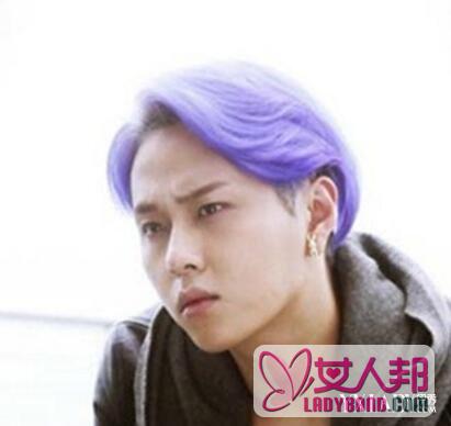 >粉紫色头发男生发型是怎么样的 个性紫色短发发型图片