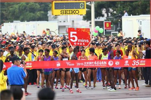 王霞马拉松 论一场3万人马拉松的“自我修养”